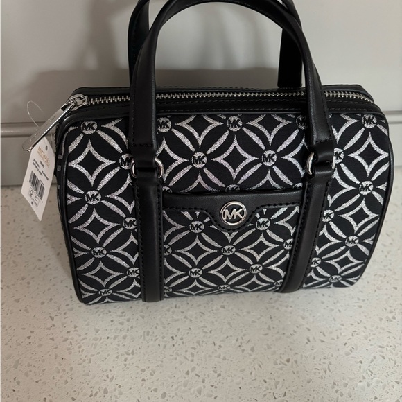 New! Michael Kors small crossbody duffle bag! Black/silver - Picture 2 of 8